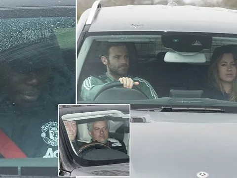 Man Utd thua sốc, Pogba lầm lũi đến sân tập