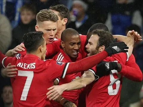 Vì Mata và Sanchez, HLV Mourinho phải thay đổi kế hoạch chuyển nhượng