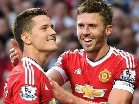 Rooney ra đi, Mourinho chọn xong đội trưởng