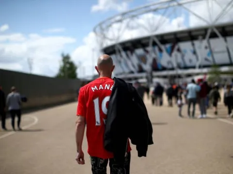 'Mane' xuất hiện ủng hộ Liverpool tại London