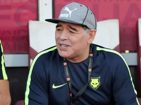 Maradona gửi thông điệp yêu thương tới Messi trước trận cầu sinh tử