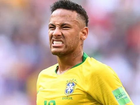 Maradona khuyên Neymar đừng nên ăn vạ nữa