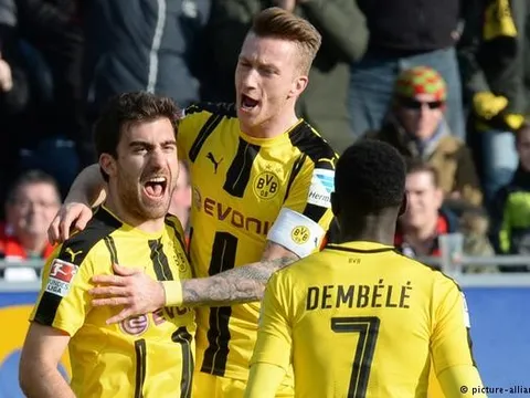 Marco Reus ghi bàn mở tỷ số 1-0 cho Dortmund (Borussia Dortmund vs Eintracht Frankfurt, vòng 29 Bundesliga))