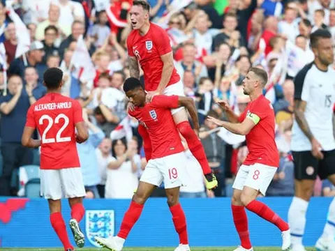 Lập siêu phẩm hạ gục Navas, Rashford được đưa 'lên mây'