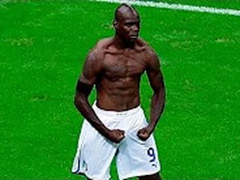 Mario Balotelli, Cậu Bé Vàng mãi không chịu lớn