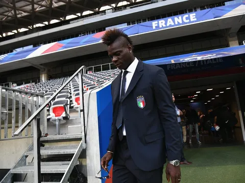 Mario Balotelli hóa "soái ca" khi diện vest