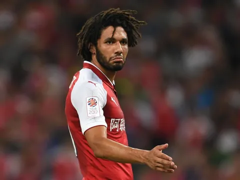 Marseille muốn giải cứu "hàng thừa" của Arsenal
