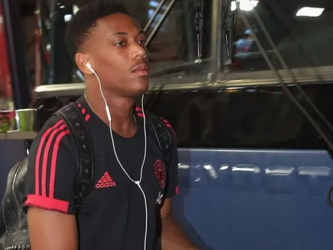 Mourinho 'phát điên' khi Martial bỏ Man Utd để theo bạn gái đến Paris