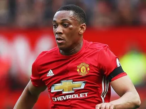 Martial cứng đầu, bị Mourinho 'dằn mặt'