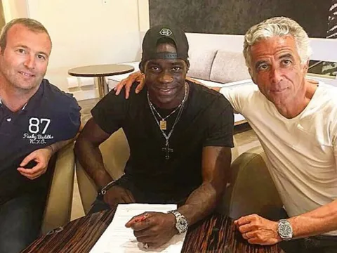 Mất tiền, Balotelli vẫn vui vẻ ký hợp đồng với Nice