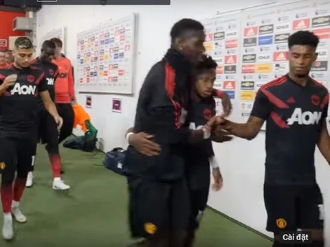 Fred 'đứng hình' khi được ôm đến 4 lần tại Man Utd