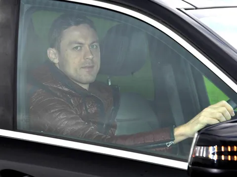 Matic cực ngầu trên đường đến sân tập Man Utd