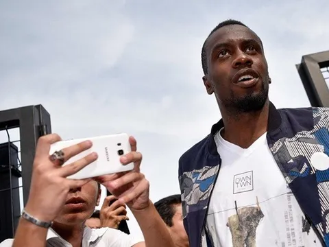 Matuidi bị CĐV bao vây trong ngày đầu đến Juventus