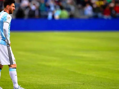 "Messi gặp nhiều khó khăn ở đội tuyển hơn Maradona"