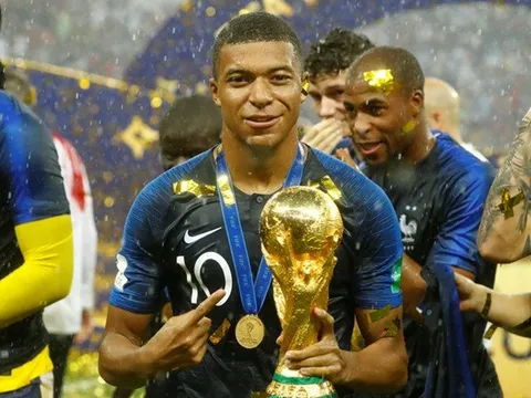 Mbappe gạt Messi, đặt Ronaldo và chính mình làm ứng viên Quả bóng vàng