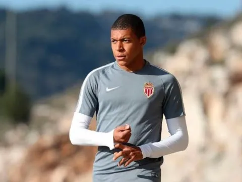 Mbappe từ chối ký tặng fan Real Madrid