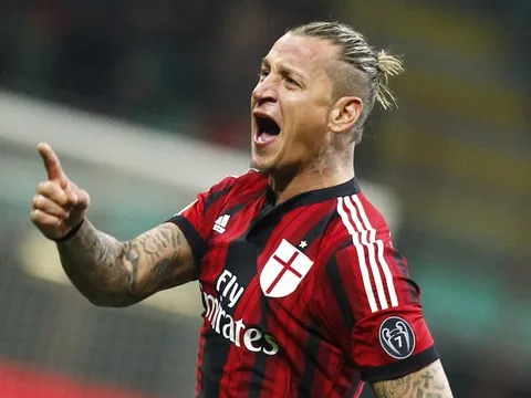 Góc AC Milan: Cuối tháng ba, lại nhớ Philippe Mexes!