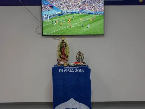 Messi lập... bàn thờ trong phòng thay đồ ở World Cup 2018