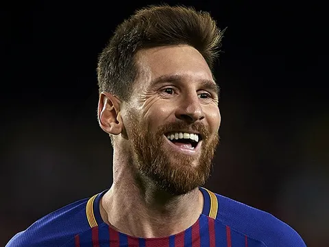 Messi cảnh cáo Real bằng pha 'ngả bàn đèn' trên sân tập