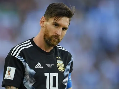 'Messi nên bỏ đá phạt đền luôn đi'