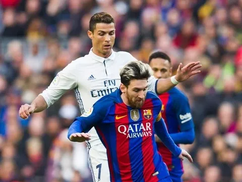 Ronaldo xuất chúng, Messi lo ngay ngáy mất QBV