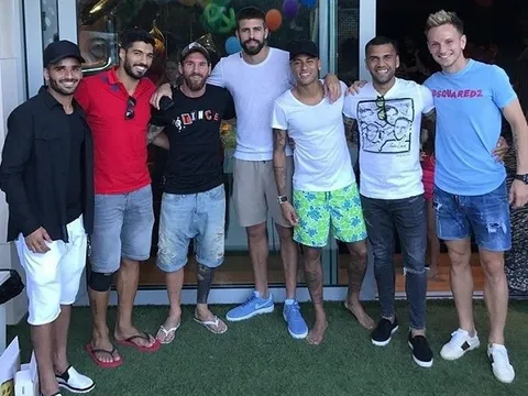 Messi, Suarez hội ngộ Neymar, ban lãnh đạo Barca 'sôi máu'