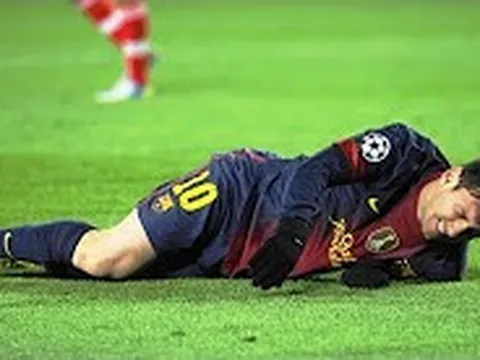 Messi và những lần bị 'chém' không thương tiếc trên sân