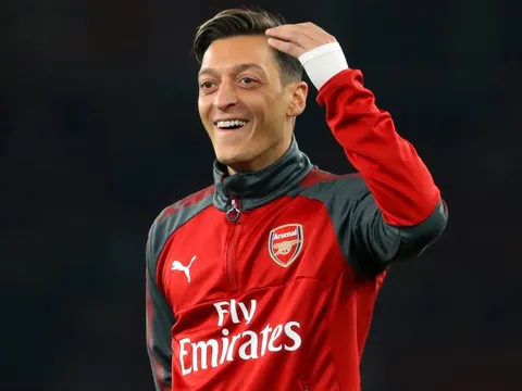 Góc Arsenal: Oezil có đáng bị chỉ trích