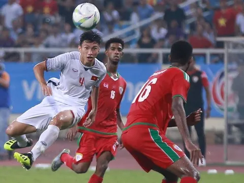 Mesut Oezil thích siêu phẩm trivela của Văn Hậu
