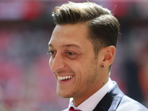 Mesut Ozil "bật đèn xanh" cho hợp đồng mới với Arsenal