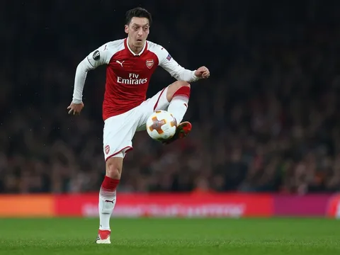 Mesut Ozil là ông vua kiến tạo Europa League