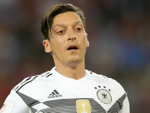 Mesut Ozil là 'tấm bình phong đẹp' che cho thất bại của tuyển Đức
