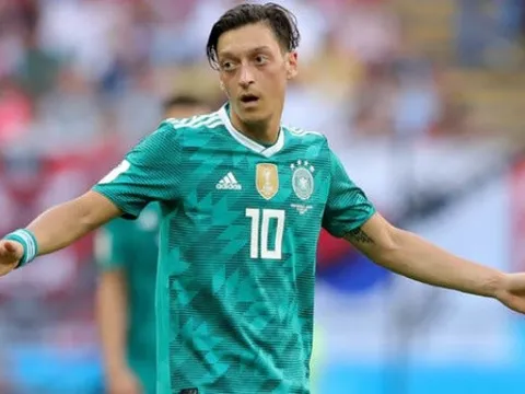 Mesut Ozil: Phận đời cay đắng của kẻ ngụ cư!