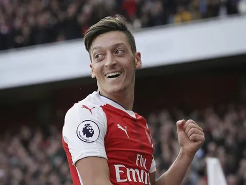 Mesut Ozil ra mắt đội tuyển eSports