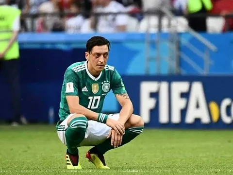 NÓNG: Họa ập đầu, Mesut Ozil khiến Chủ tịch DFB nổi giận?