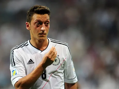 Mesut Ozil và những ngôi sao dính cáo buộc liên quan đến chính trị
