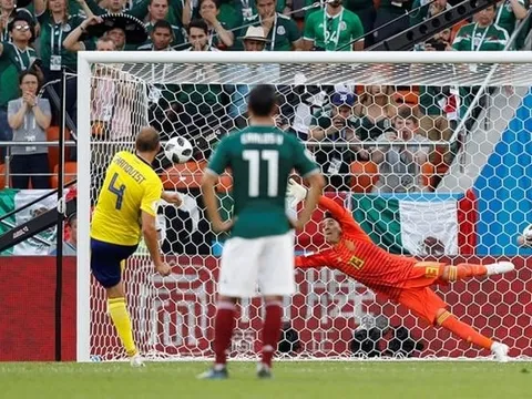 Mexico đi tiếp, HLV Osorio vẫn chỉ trích học trò