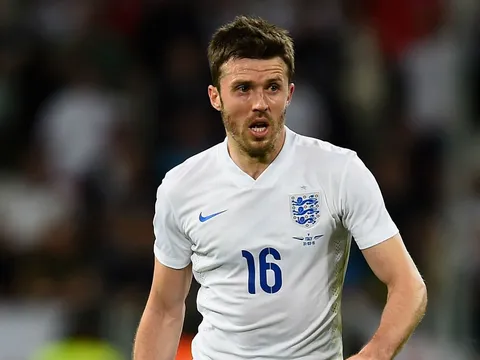 Michael Carrick cầu xin không lên tuyển Anh