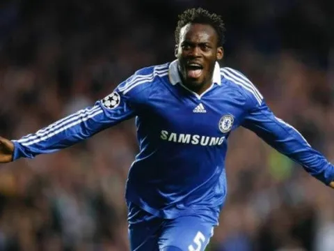Michael Essien bị đội bóng Indonesia cắt hợp đồng