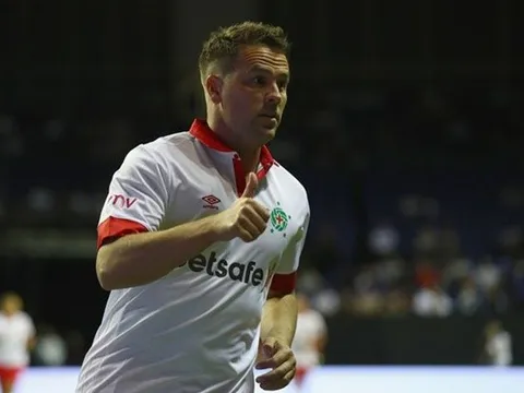 Micheal Owen lập công, huyền thoại Anh vẫn thua đậm trước Tây Ban Nha