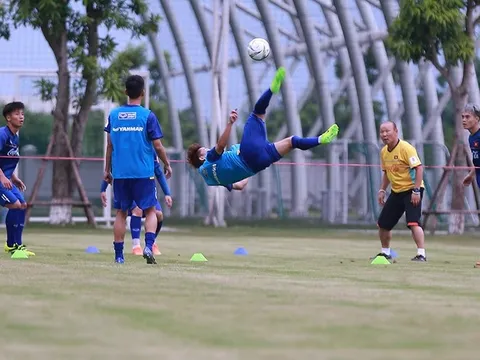 Minh Vương dùng tuyệt chiêu cầu mây khiến thầy Park "lác" mắt