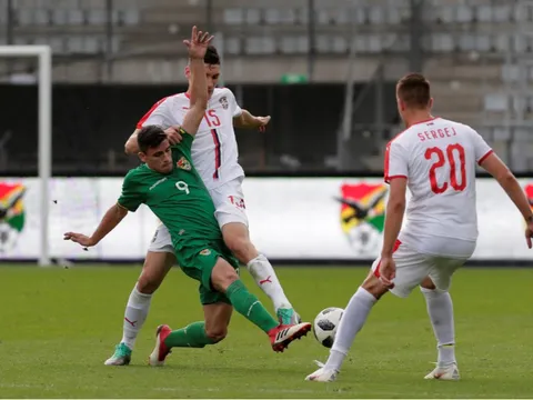 Tiền đạo Newcastle lập hattrick giúp Serbia đè bẹp Bolivia