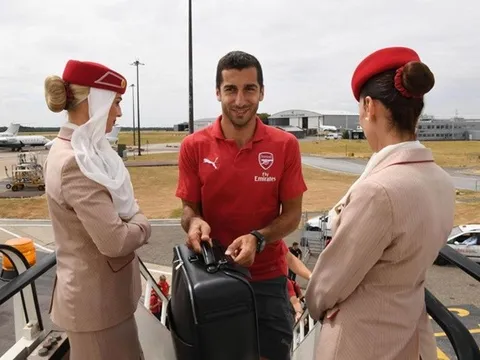 Mkhitaryan "e thẹn" trước những bóng hồng trước khi đặt chân lên đất Singapore