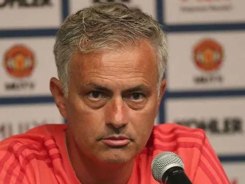 Mourinho cần tập trung chỉ đạo MU thay vì phàn nàn