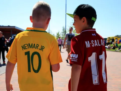 Mohamed Salah đồng hành cùng Neymar tại Anfield