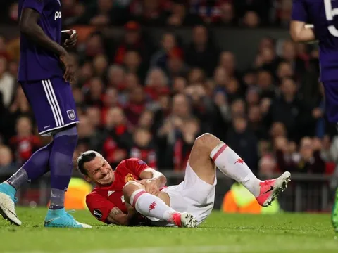 Mời cả đội bóng đi ăn, Ibra tuyên bố rời Man Utd?
