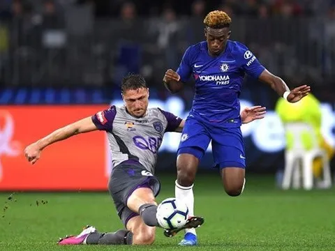 Mới đá 1 trận, thần đồng Chelsea đã 'nhận quà lớn'