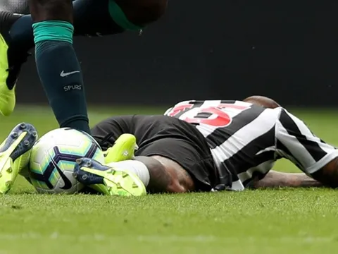 Mới đầu mùa, sao Tottenham đã đối mặt với án phạt nặng