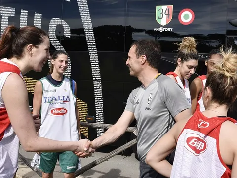 Một loạt 'chân dài' tiếp sức Juve trước chung kết Coppa Italia