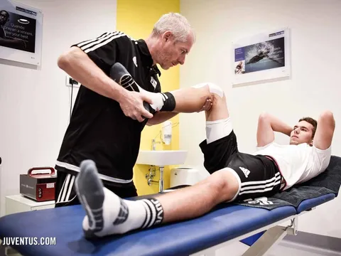 Một ngày chiến đấu cùng vết thương của sao trẻ Juventus